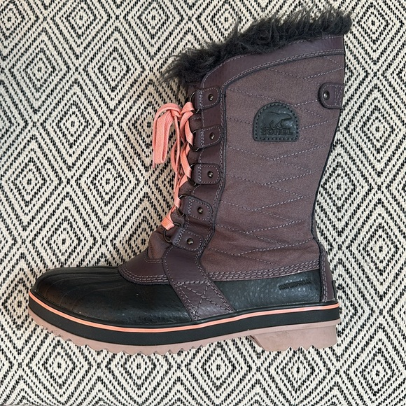 Women’s Sorel Boots - Picture 2 of 4